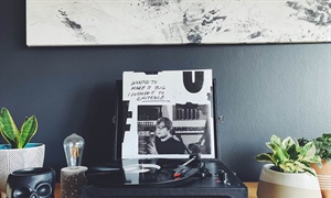 Ed Sheeran crashes wedding